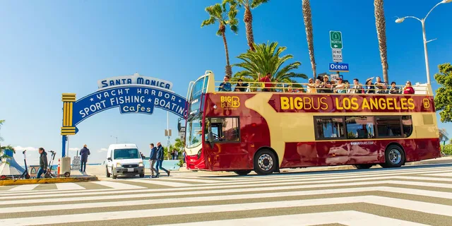 Los Angeles Hop-on Hop-off and TMZ Celebrity Tour - Image 6