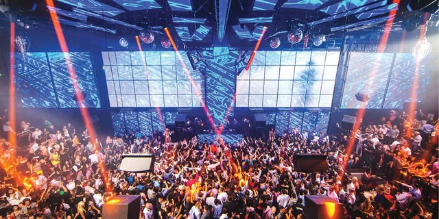 Las Vegas Nightclub and Bar Crawl with Party Bus - Image 2