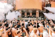 Las Vegas Pool Crawl with Party Bus thumbnail 4