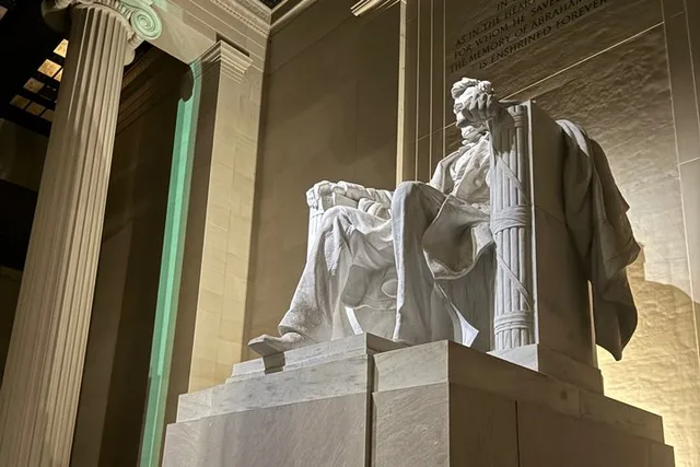 Washington, D.C. Monuments Night Tour - Image 3