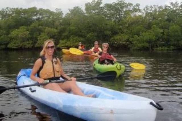 Fort Myers Beach SUP and Kayak Tour 1 Hour - Image 5