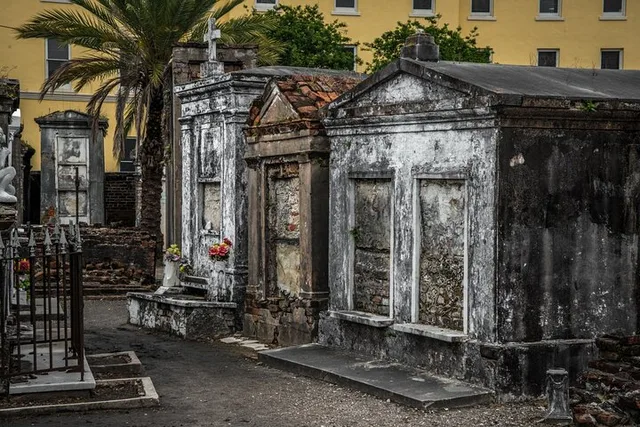 New Orleans Cemetery Bus Tour - Image 5