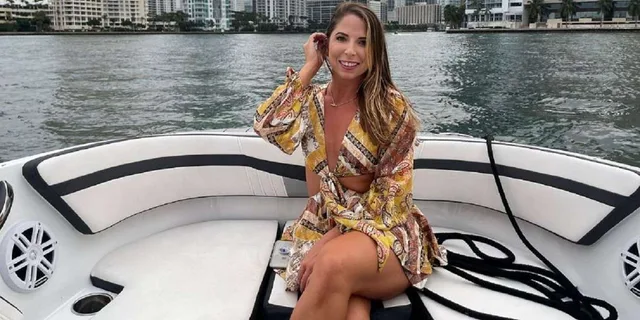 Miami Private Boat Cruise with Champagne 2 hr - Image 4