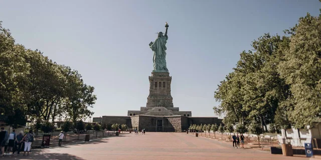 New York Statue of Liberty Guided Tour - Image 3