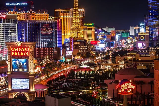 Las Vegas Airport Transfer by Private SUV or Van - Image 5