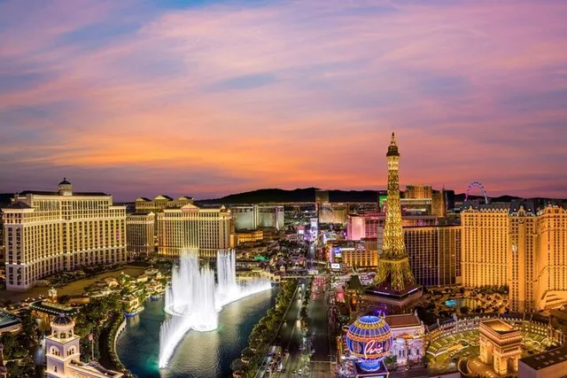 Las Vegas Private City Tour 10 Hours - Image 4