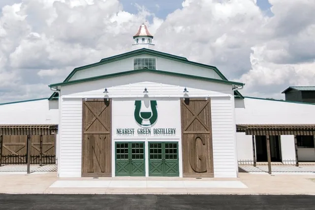 Nashville Distillery Tour with Tasting and Transport - Image 2