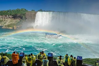 Niagara Falls Boat Ride and Cave Tour