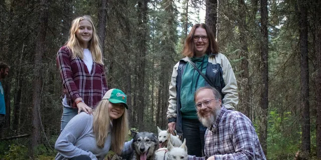 Fairbanks Mushing Cart Ride and Kennel Tour - Image 2