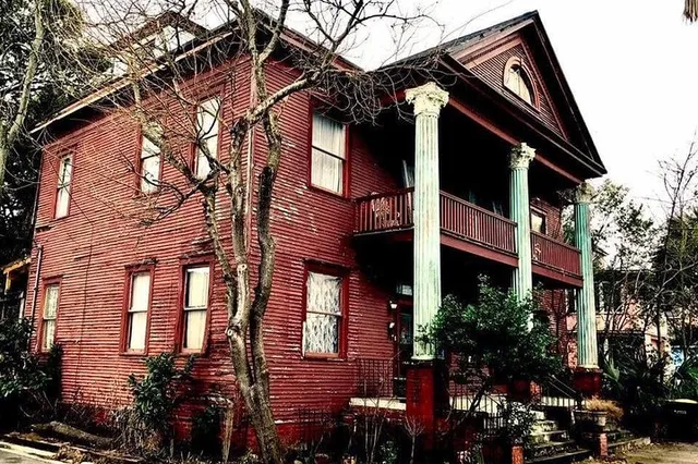 Savannah Historic Walking Haunted Pub Crawl 90 Min - Image 6
