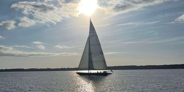 Hilton Head Crabbing Expedition Boat Cruise - Image 1