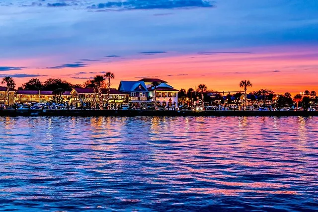 St Augustine Nights of Lights Sailboat Tour - Image 6