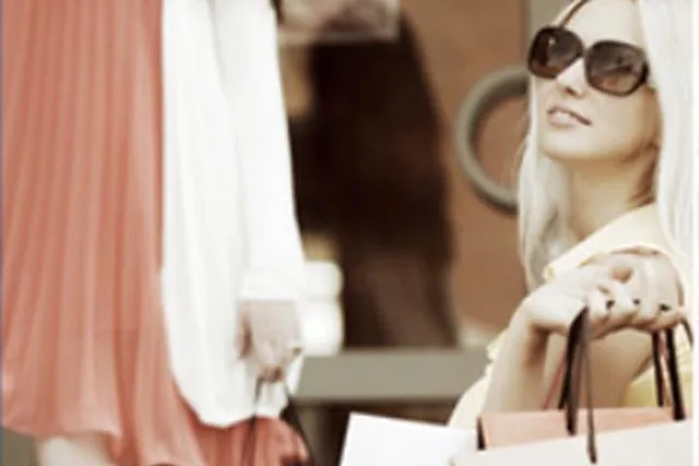 New York Fashion Shopping Tour on Fifth Avenue - Image 3