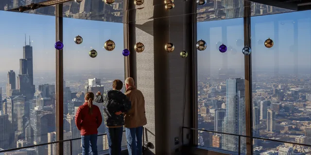 Chicago 360 Observation Deck Sip and View Ticket - Image 4