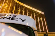 Las Vegas Club Crawl with Party Bus Experience thumbnail 5