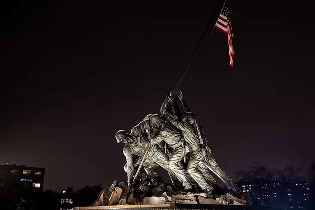 Washington DC Monuments Night Tour 3 hr - Image 6