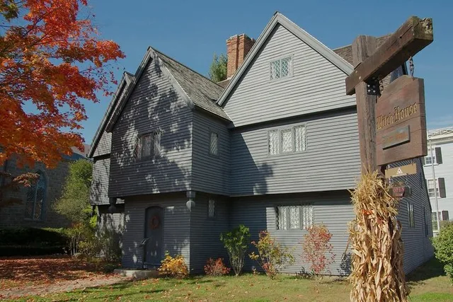Salem and North Shore Private Driving Tour - Image 1