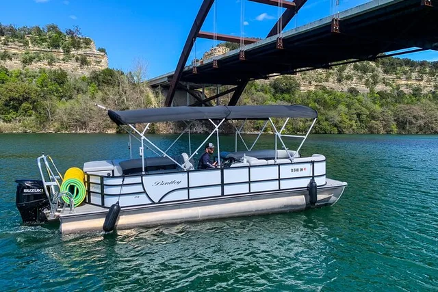 Austin Pontoon Party on Lake Austin 4 hr - Image 3