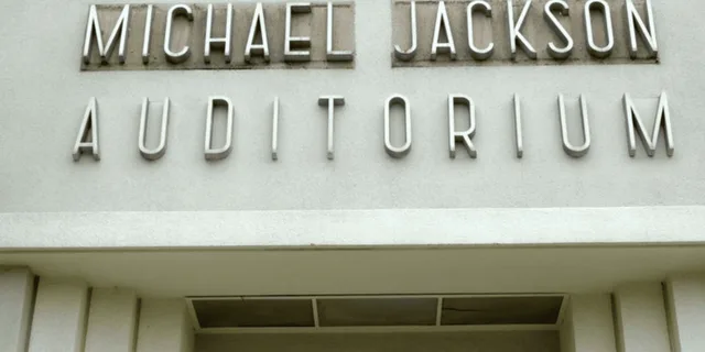 Los Angeles Michael Jackson Tribute Tour - Image 5