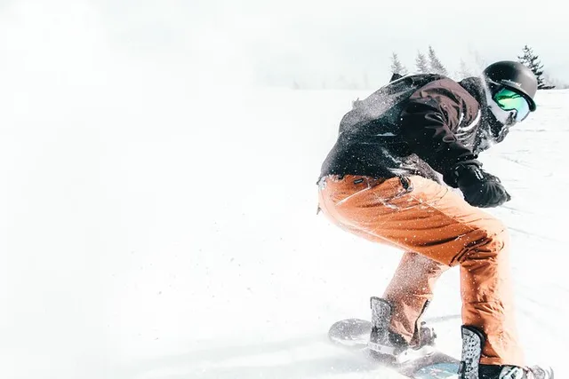 Breckenridge Snowboard Rental Packages - Image 5