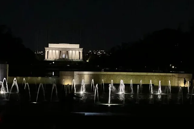 Washington, DC Monumental Moonlight Bus Tour - Image 5