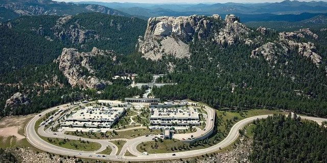 Rapid City Mt. Rushmore and Black Hills Tour - Image 3