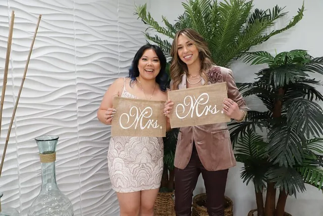 Las Vegas Vow Renewal Ceremony 45 min - Image 2
