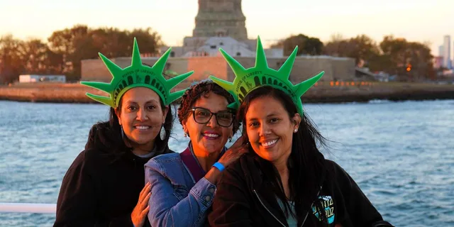 New York City Evening Cruise with Skyline Views - Image 2