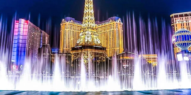 Las Vegas Eiffel Tower Viewing Deck Ticket - Image 5