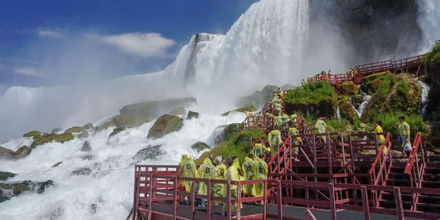 Niagara Falls Maid of the Mist and Cave of the Winds Tour - Image 6