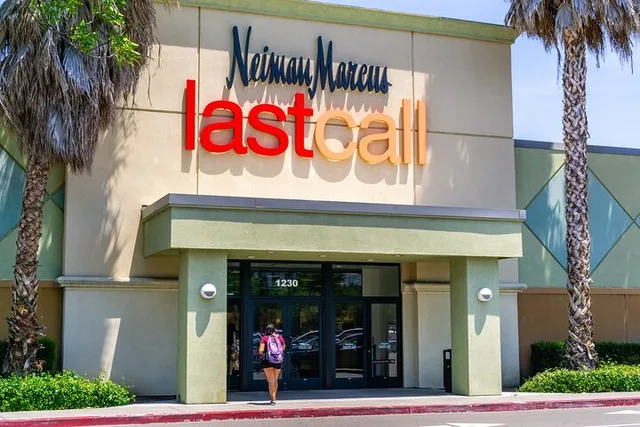 Los Angeles Shopping Tour to The Outlets at Orange - Image 1