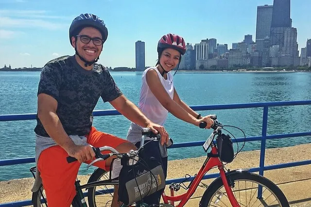 Chicago Outdoor Adventure Pass: Bike, Kayak and Swim - Image 1