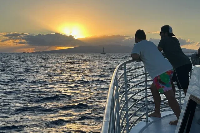 Waikiki Sunset Cruise Cocktail Experience 90 Min - Image 2