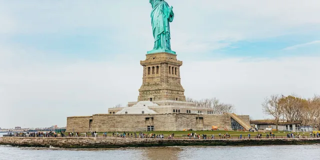 New York City Manhattan Island Cruise - Image 5