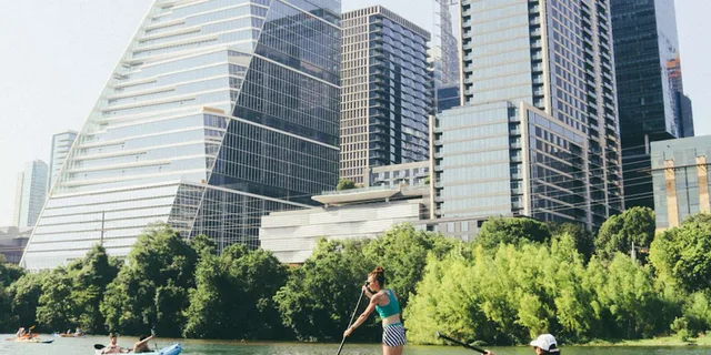 Austin Stand-Up Paddleboard Rental on Lady Bird Lake - Image 2