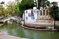 San Antonio Walking Tour with Guide thumbnail 1