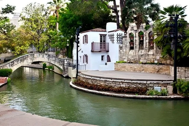 San Antonio Walking Tour with Guide - Image 1