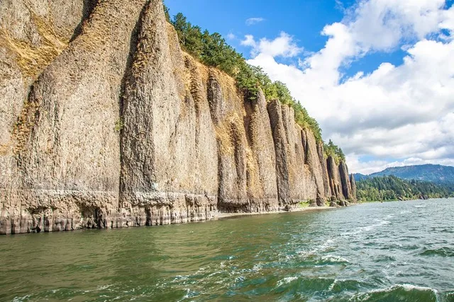 Portland Jetboat Cruise in the Columbia Gorge 3.5 hr - Image 1