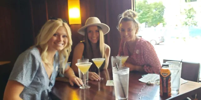 Nashville Shopping Tour with Wine and Snacks - Image 5