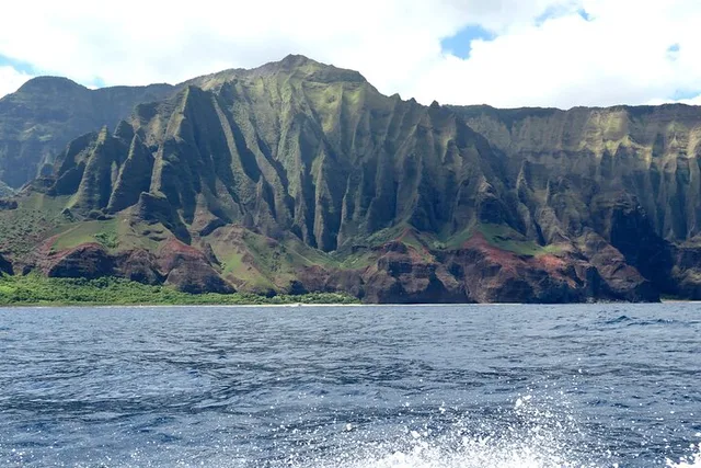 Na Pali Coast Private Boat Tour - Image 4