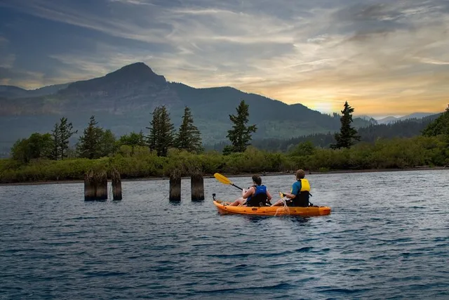 Columbia River Gorge Kayak Tour - Image 2