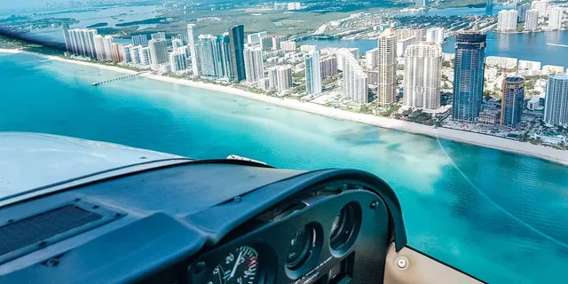 Miami Airplane Tour with Drinks 30 min - Image 6