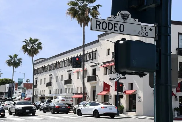 Beverly Hills Self-Guided Audio Tour - Image 5