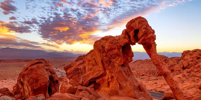Las Vegas Valley of Fire and Hoover Dam Tour - Image 1