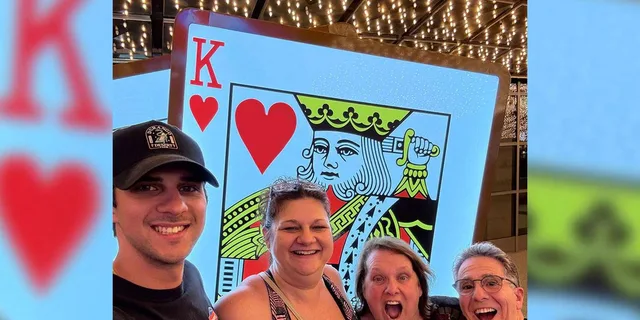 Las Vegas Strip Walking Tour with Free Drink - Image 1