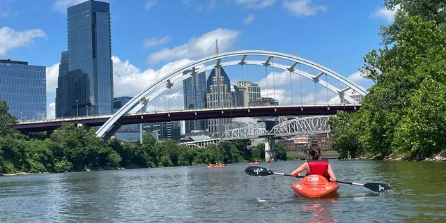 Nashville Kayak Tour with Skyline Views 2 hr - Image 1