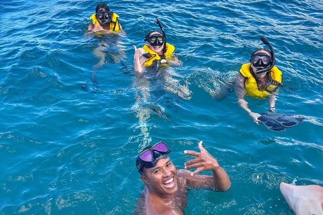 Waikiki Snorkel Tour at Turtle Canyon 105 min - Image 3