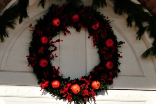 Williamsburg Christmas Traditions Walking Tour - Image 2