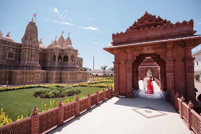 Los Angeles Hindu Temple and Buddhist Monastery Tour - Image 3