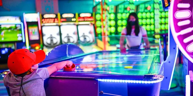 Las Vegas Fremont Street Arcade Experience - Image 6